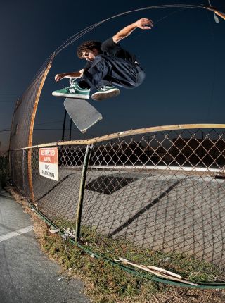 @nbnumeric 430🔥 @guyazu1ay velikosti 7-12US skladem na webu a na prodejně Husitská 13, Praha 3👍 Stále platí slevový kód...