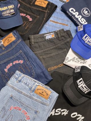 💸@cashonlydist drop 15💸 část už rozebraná, ale něco tam ještě je) E-shop link v biu🔗 kamenná prodejna Husitská 13, Praha 3...